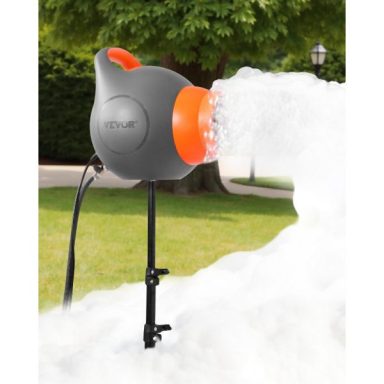 Schaummaschine Schneemaschine mit orangenem Griff, erzeugt künstlichen Schnee im Freien.